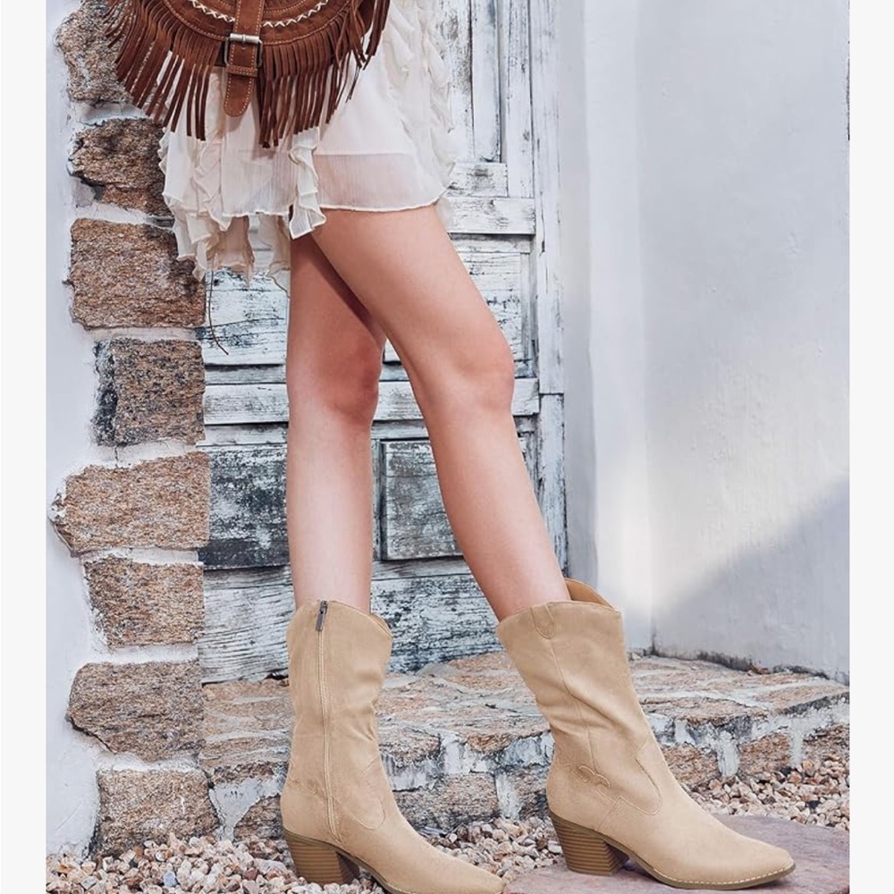 Elegant Beige Heeled Western Cowgirl Boots size 8